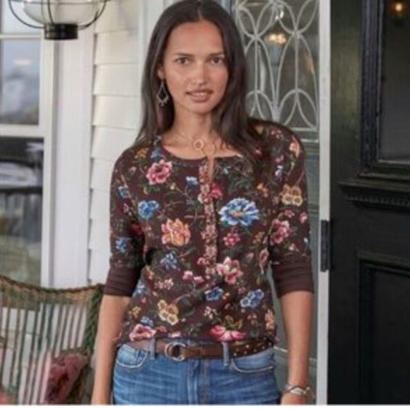 Sundance Tops - SUNDANCE Floral haven Henley textured embroidered button placard woman 90's top